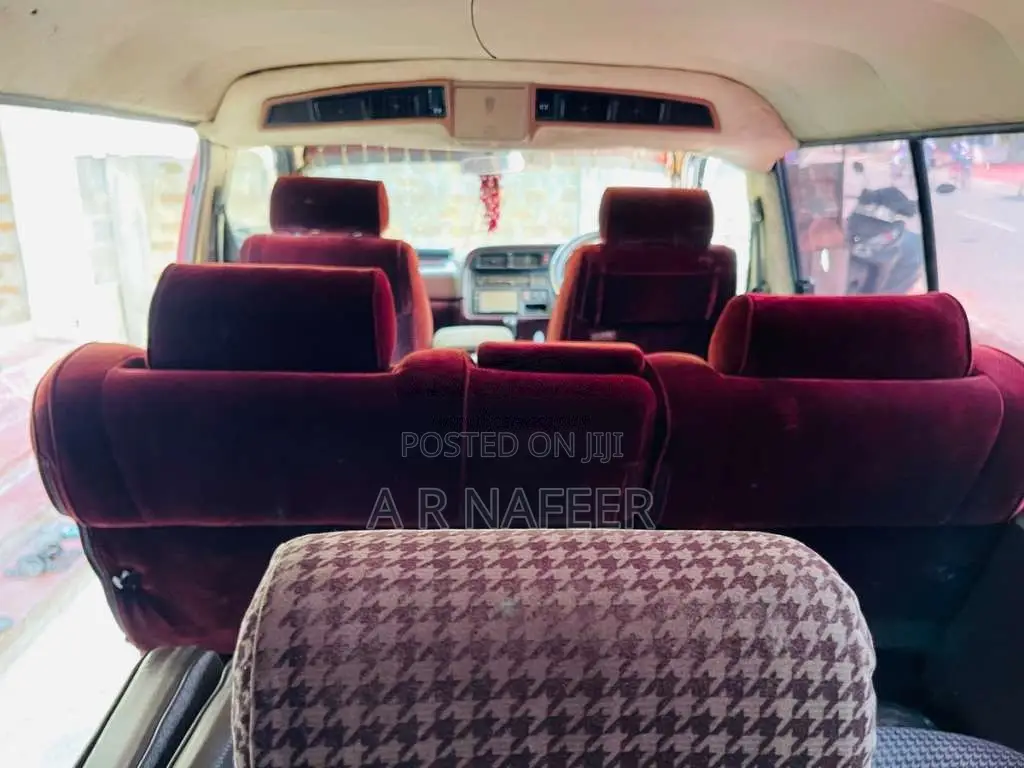 Toyota Dolphin 1990 Van (Used)