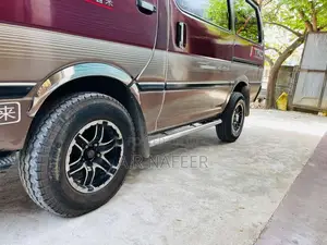 Toyota Dolphin 1990 Van (Used)