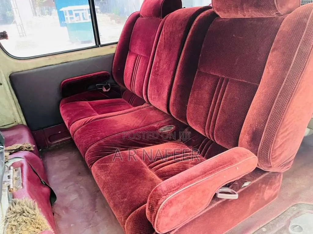 Toyota Dolphin 1990 Van (Used)