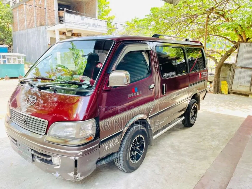 Toyota Dolphin 1990 Van (Used)