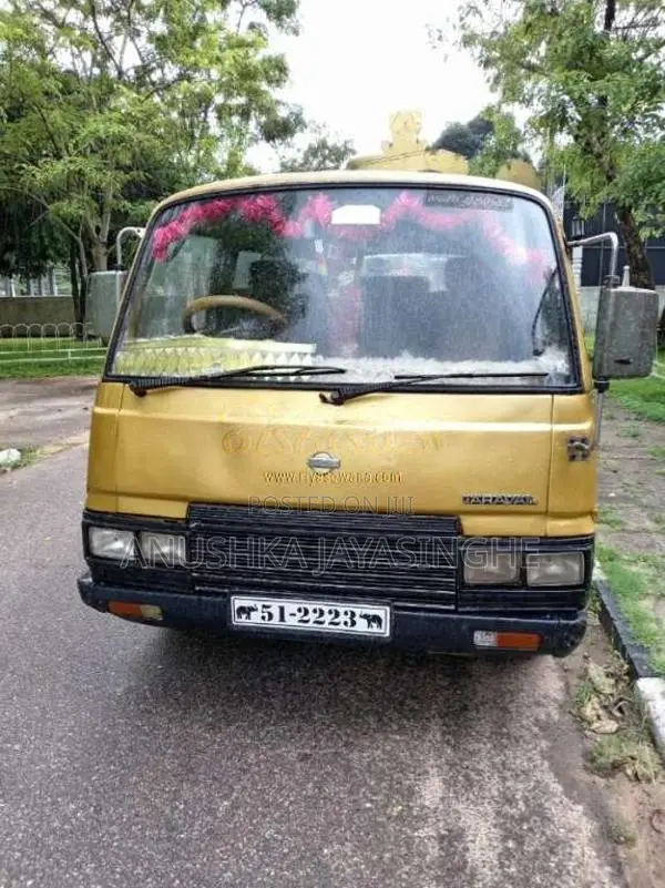 Nissan Vrg 1984 Van (Used)