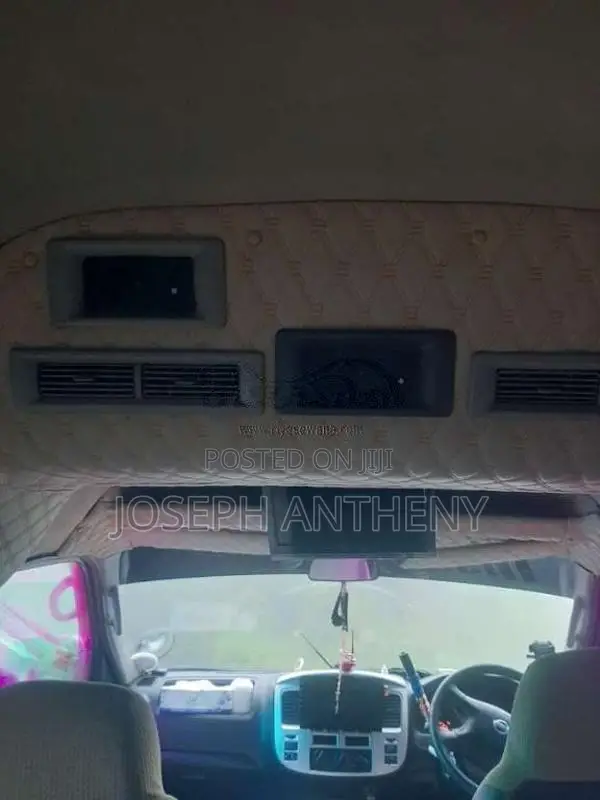 Nissan Caravan 2004 Van (Used)