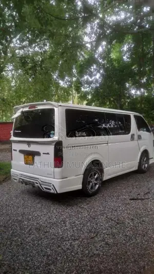 Toyota KDH 2011 Van (Used)