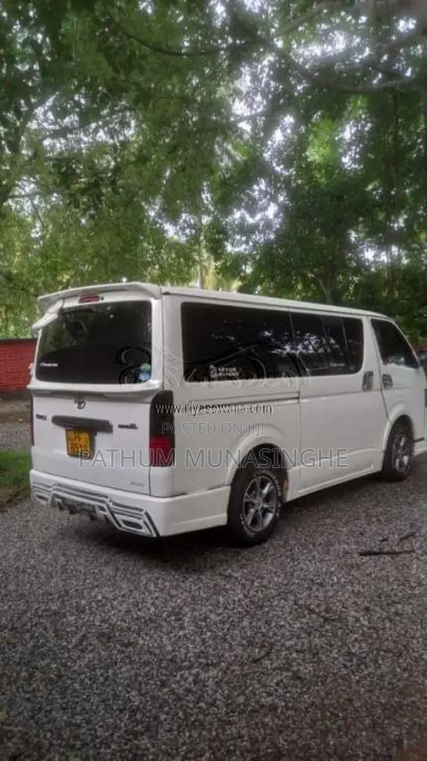 Toyota KDH 2011 Van (Used)