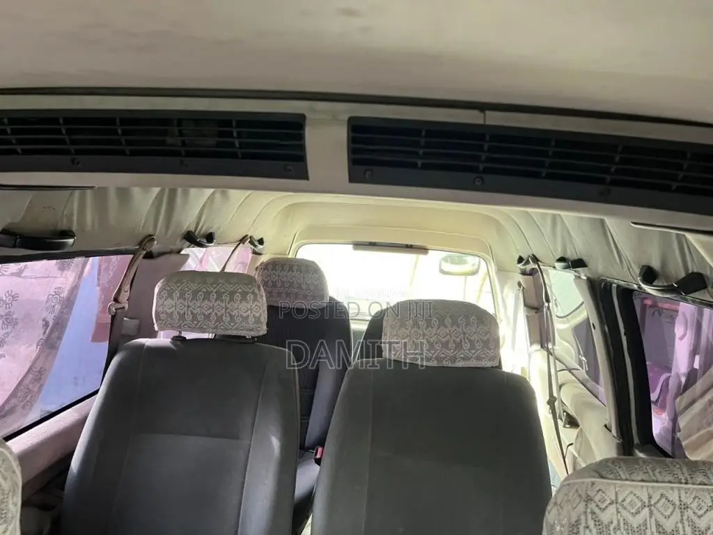 Mitsubishi SpaceL400 1996 Van (Used)