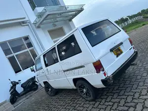 Mitsubishi Delica 1986 Van (Used)