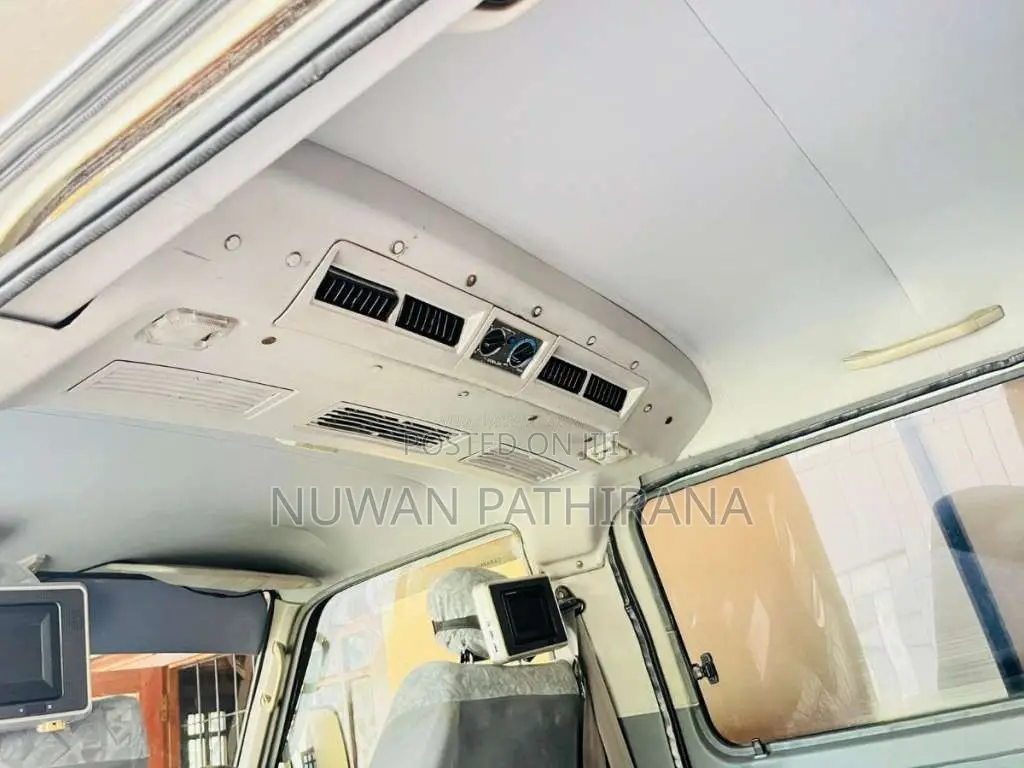 Nissan Caravan 1998 Van (Used)