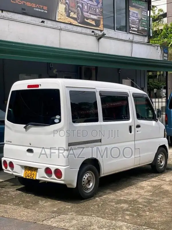 Nissan Clipper 2011 Van (Used)