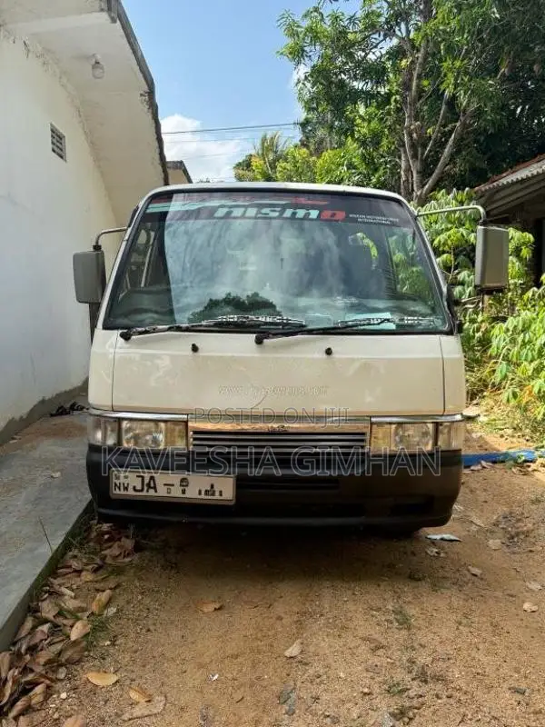 Nissan Caravan 2000 Van (Used)