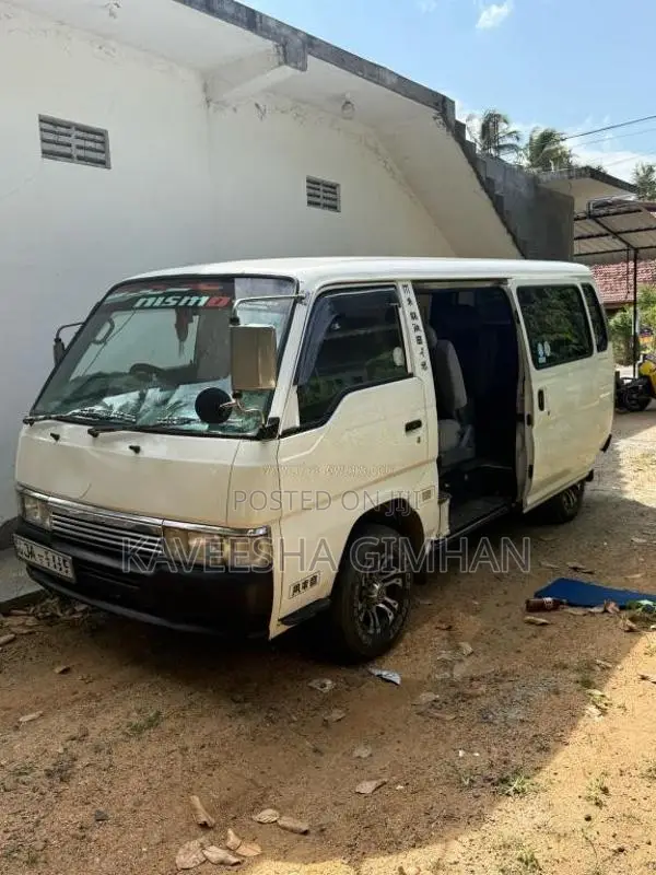 Nissan Caravan 2000 Van (Used)