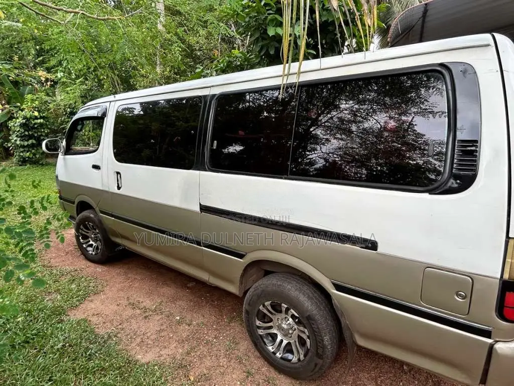 Toyota Dolphin 113 1990 Van (Used)