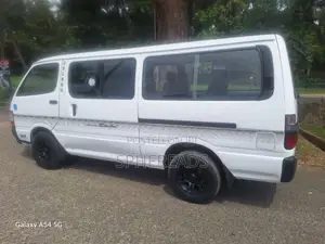 Toyota Dolphin 113 1990 Van (Used)
