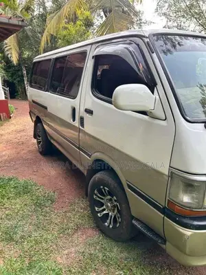 Toyota Dolphin 113 1990 Van (Used)