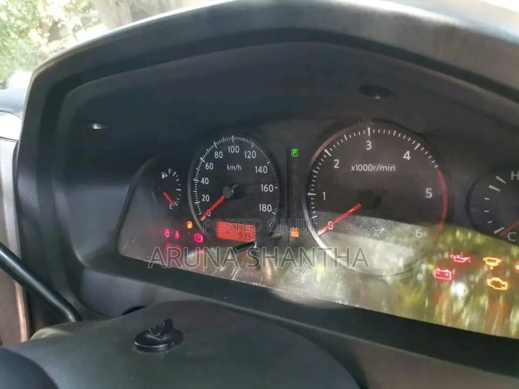 Nissan E25 2015 Van (Used)