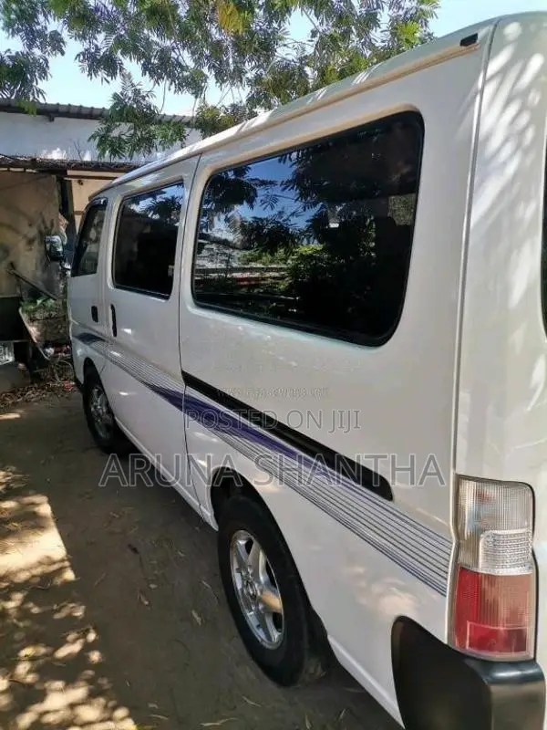 Nissan E25 2015 Van (Used)