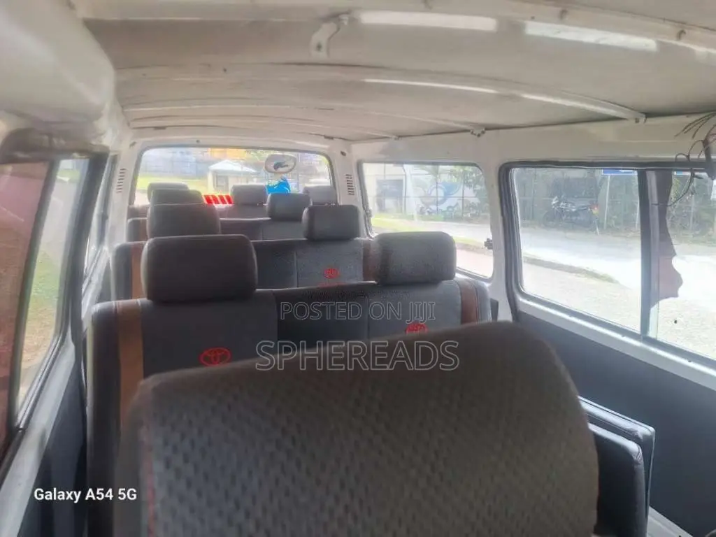 Toyota Dolphin 113 1990 Van (Used)