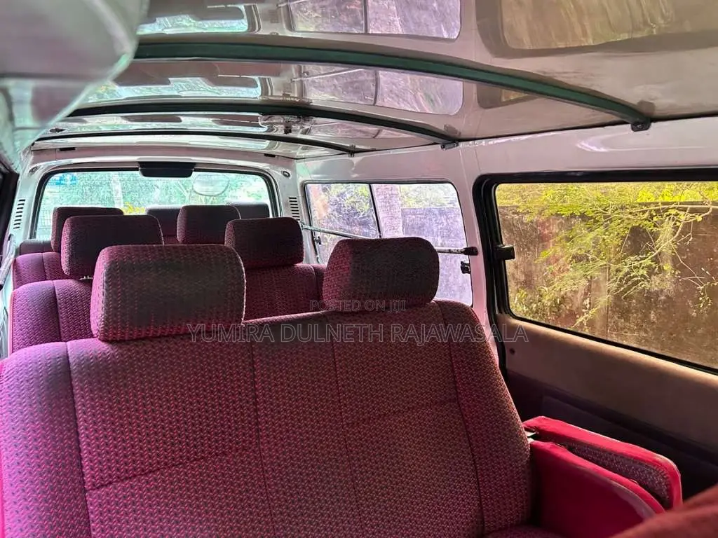 Toyota Dolphin 113 1990 Van (Used)