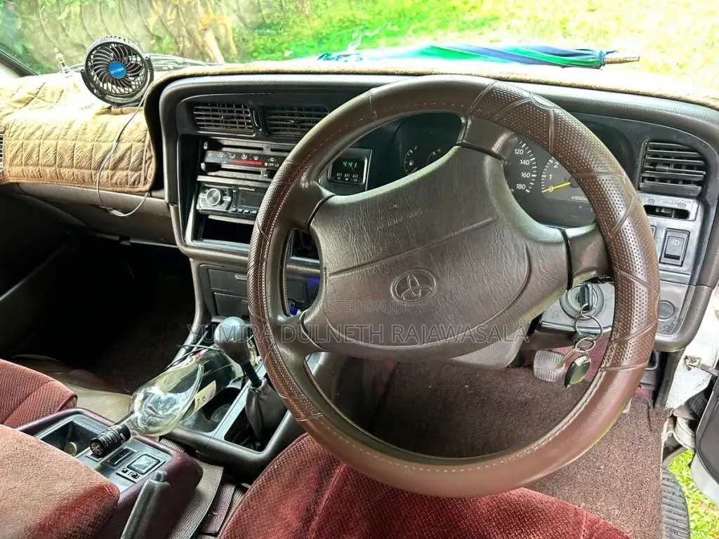 Toyota Dolphin 113 1990 Van (Used)