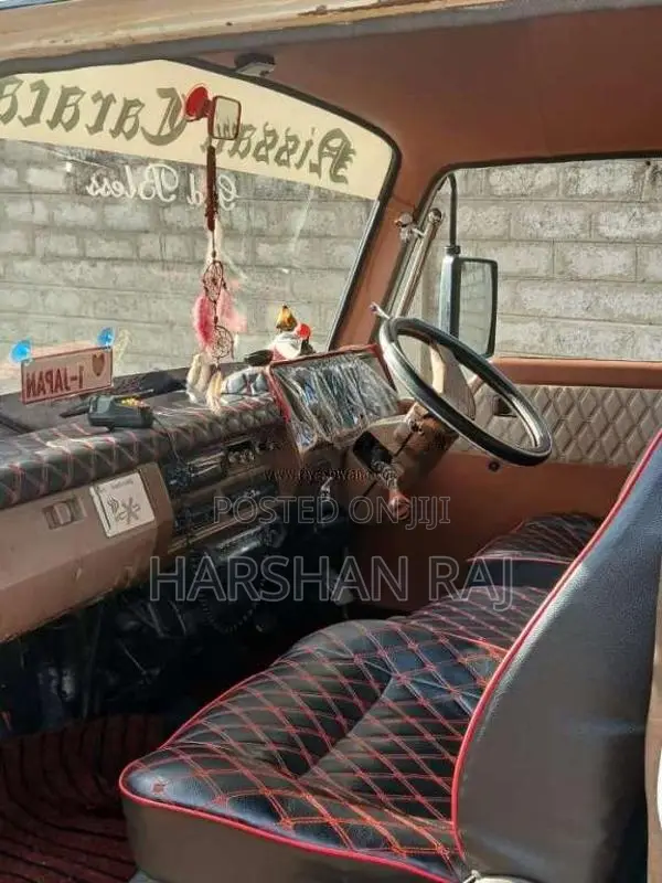 Nissan Caravan VRGE 1981 Van (Used)