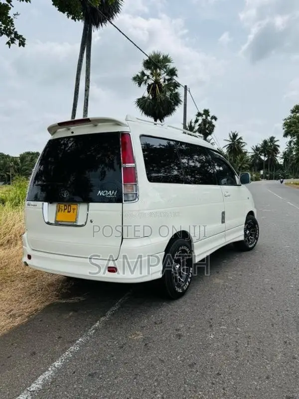 Toyota Noah CR42 2012 Van (Used)
