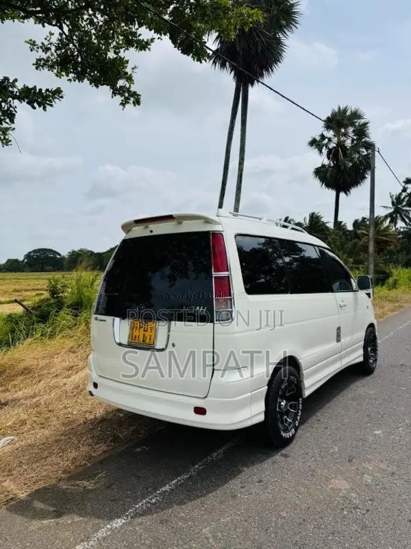 Toyota Noah CR42 2012 Van (Used)