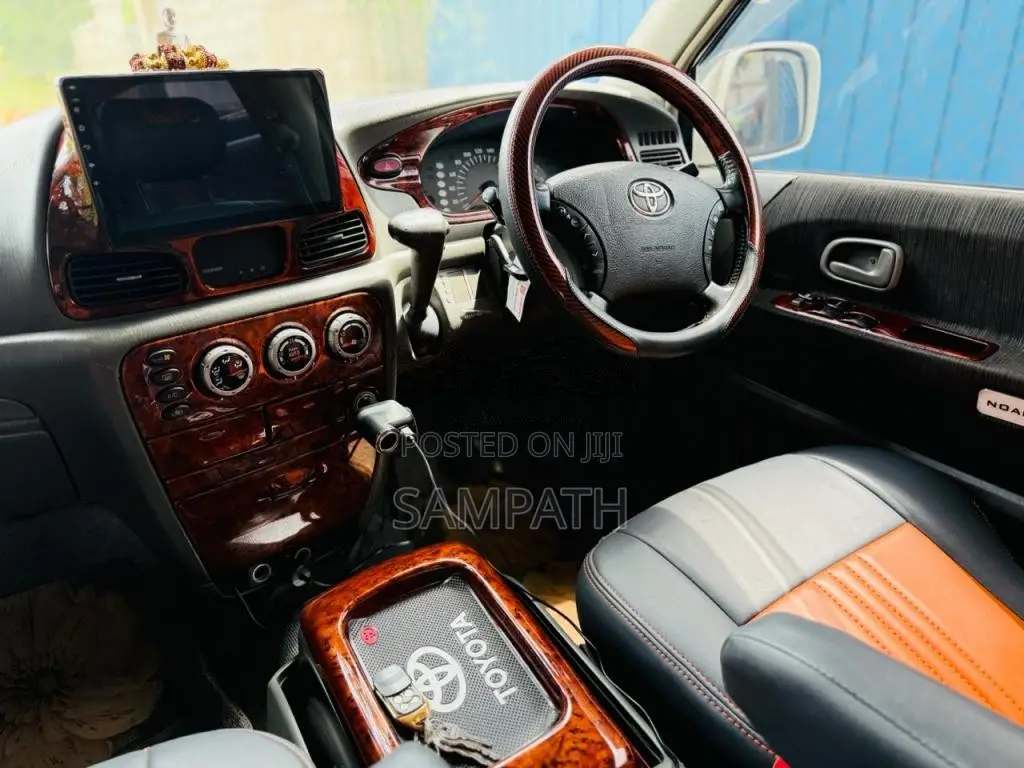 Toyota Noah CR42 2012 Van (Used)