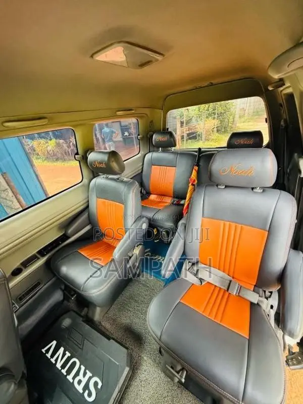 Toyota Noah CR42 2012 Van (Used)