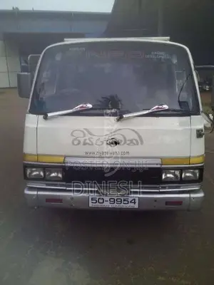 Nissan Vrg 1982 Van (Used)