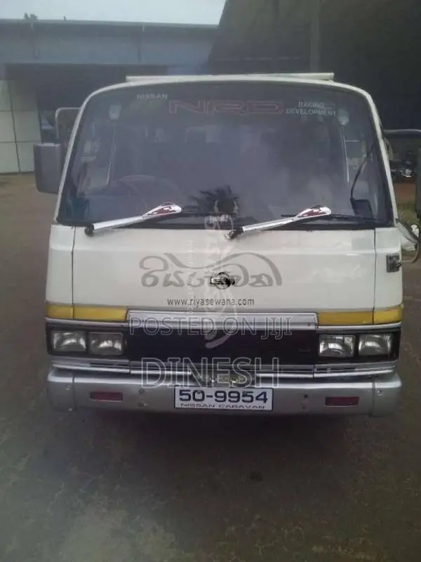 Nissan Vrg 1982 Van (Used)