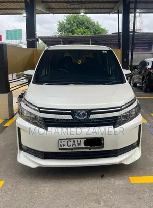 Toyota Voxy 2014 Van (Used)