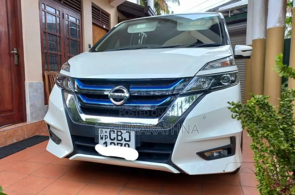 Nissan Serena 2018 Van (Used)