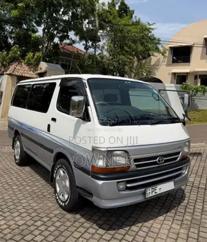 Toyota Dolphin 2002 Van (Used)