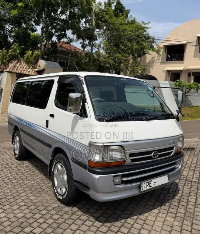 Toyota Dolphin 2002 Van (Used)