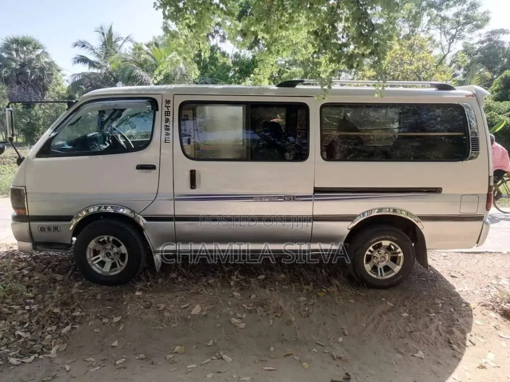 Toyota Dolphin 1995 Van (Used)