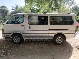 Toyota Dolphin 1995 Van (Used)