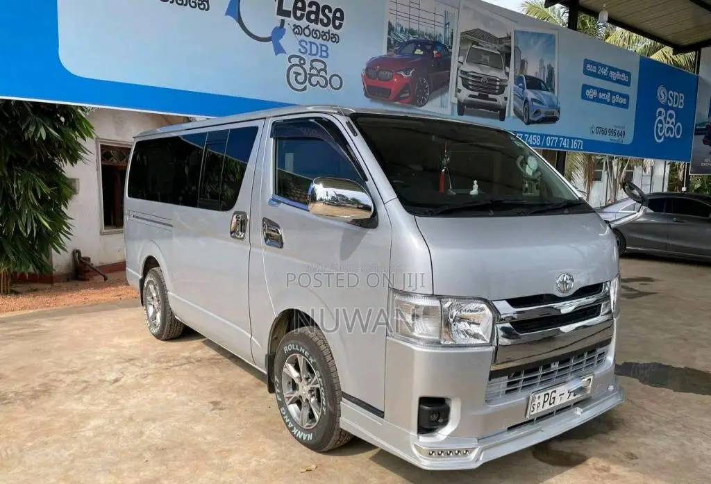 Toyota TRH 2012 Van (Used)
