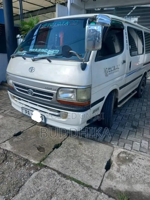 Toyota Dolphin 2000 Van (Used)