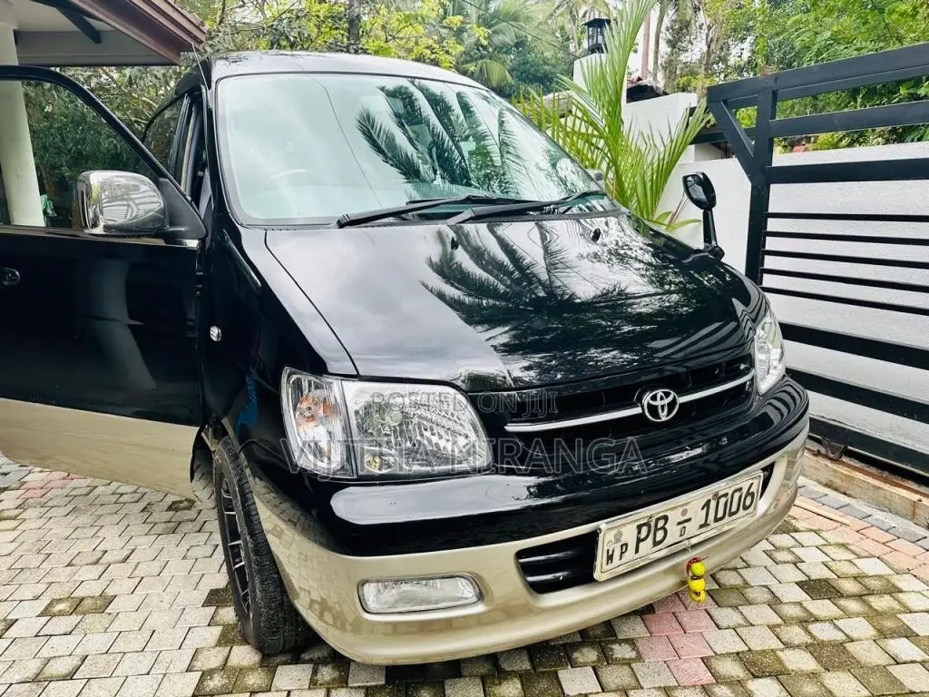 Toyota Noah 2001 Van (Used)