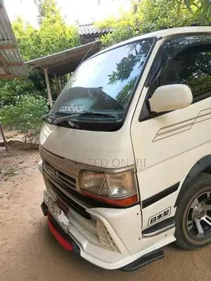 Toyota Hiace 2002 Van (Used)