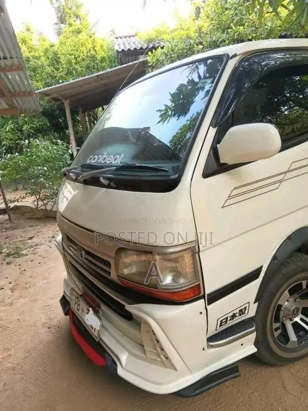 Toyota Hiace 2002 Van (Used)