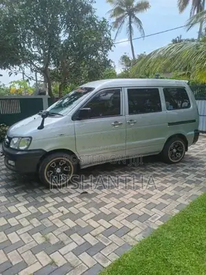 Toyota Noah 2007 Van (Used)
