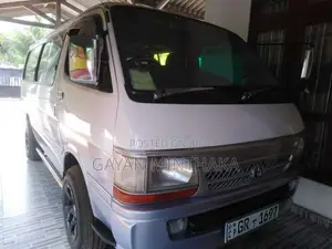 Toyota Dolphin 1997 Van (Used)