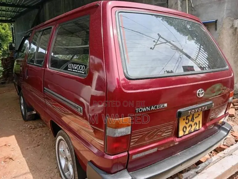 Toyota CR27 1990 Van (Used)