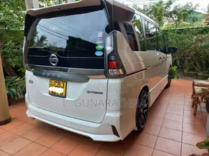 Nissan Serena 2018 Van (Used)