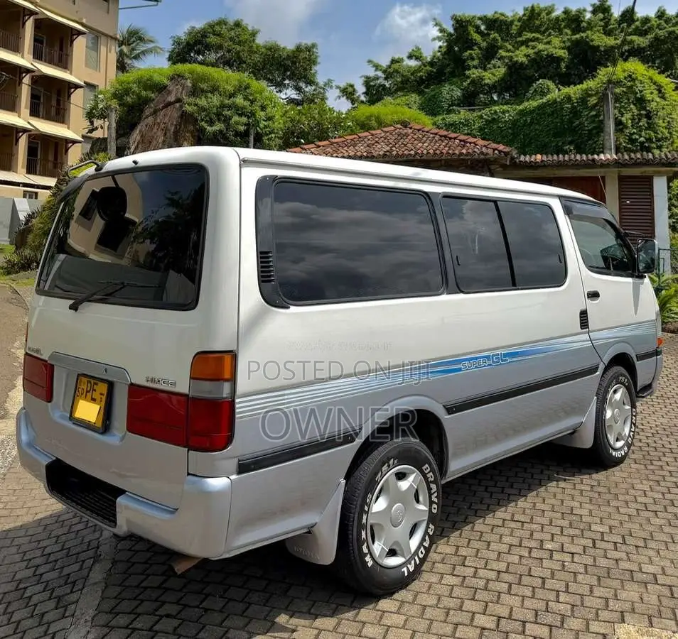 Toyota Dolphin 2002 Van (Used)