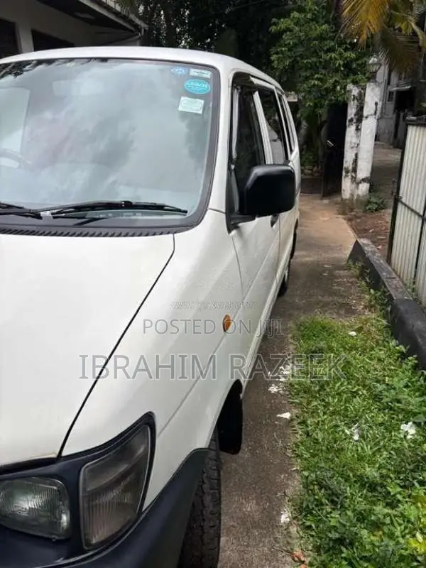 Toyota CR42 2001 Van (Used)
