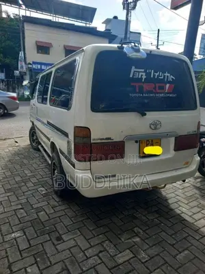 Toyota Dolphin 2000 Van (Used)