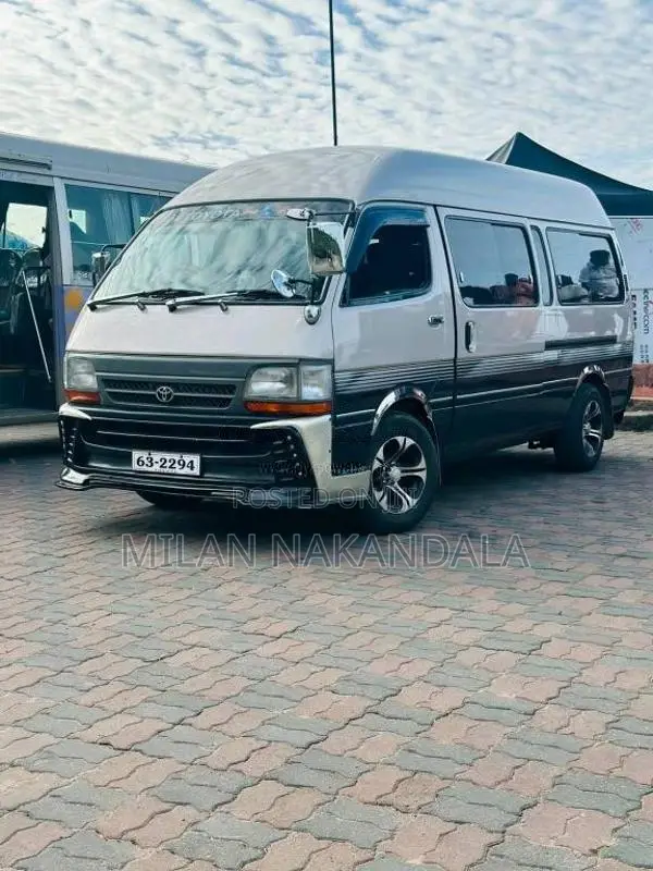 Toyota Dolphin High Roof 1999 Van (Used)