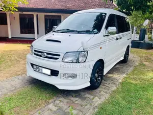 Toyota Noah Kr42 2002 Van (Used)