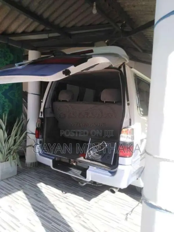 Toyota Dolphin 1997 Van (Used)